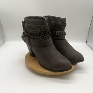 JustFab Braelyn ankle boot in Brown/gray With decorative chain detailing